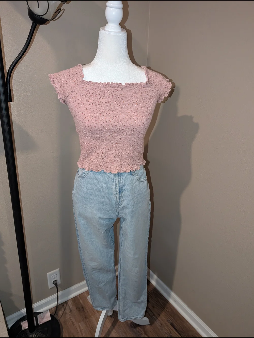 American Eagle Outfitters Blush Pink Smocked Ruffle Crop Top - Picture 2 of 6